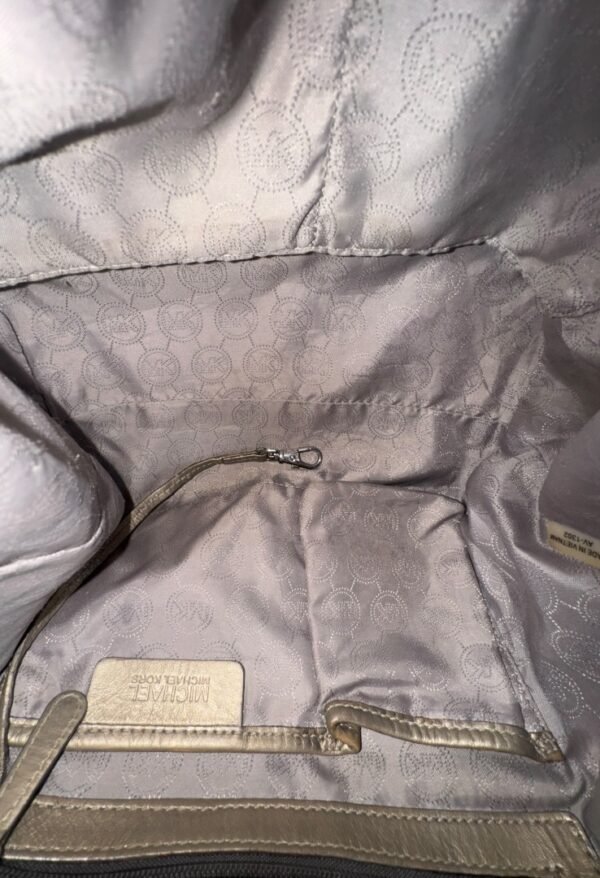 MICHAEL KORS - CHELSEA METALIC BAG - Image 10
